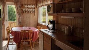 Småhus, 2 soverom | Spiseområde på rommet