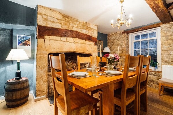 City Townhome, 5 Bedrooms, Non Smoking, City View | Private kitchen | Full-size fridge, microwave, oven, stovetop - Founders House (Bath)