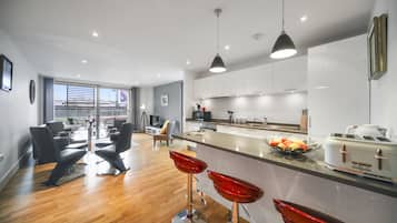 Executive Apartment, 2 Bedrooms | Living area