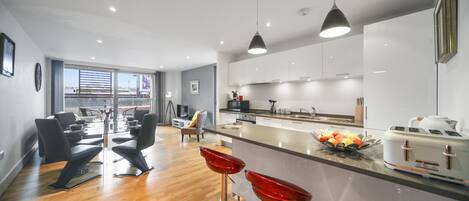 Executive Apartment, 2 Bedrooms | Living area