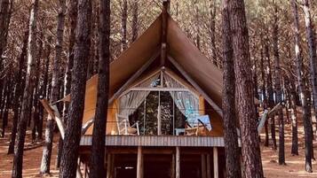 Cabana luxo, vista parcial para o lago | Individualmente decorados, individualmente mobiliados, escrivaninha