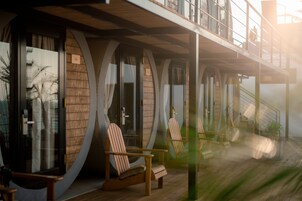 Cylinder with Shared Bathroom | Cortinas opacas, wifi gratis, ropa de cama