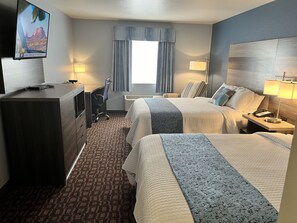 Down duvets, pillow-top beds, desk, laptop workspace - Garnett Hotel & RV Park (Garnett)