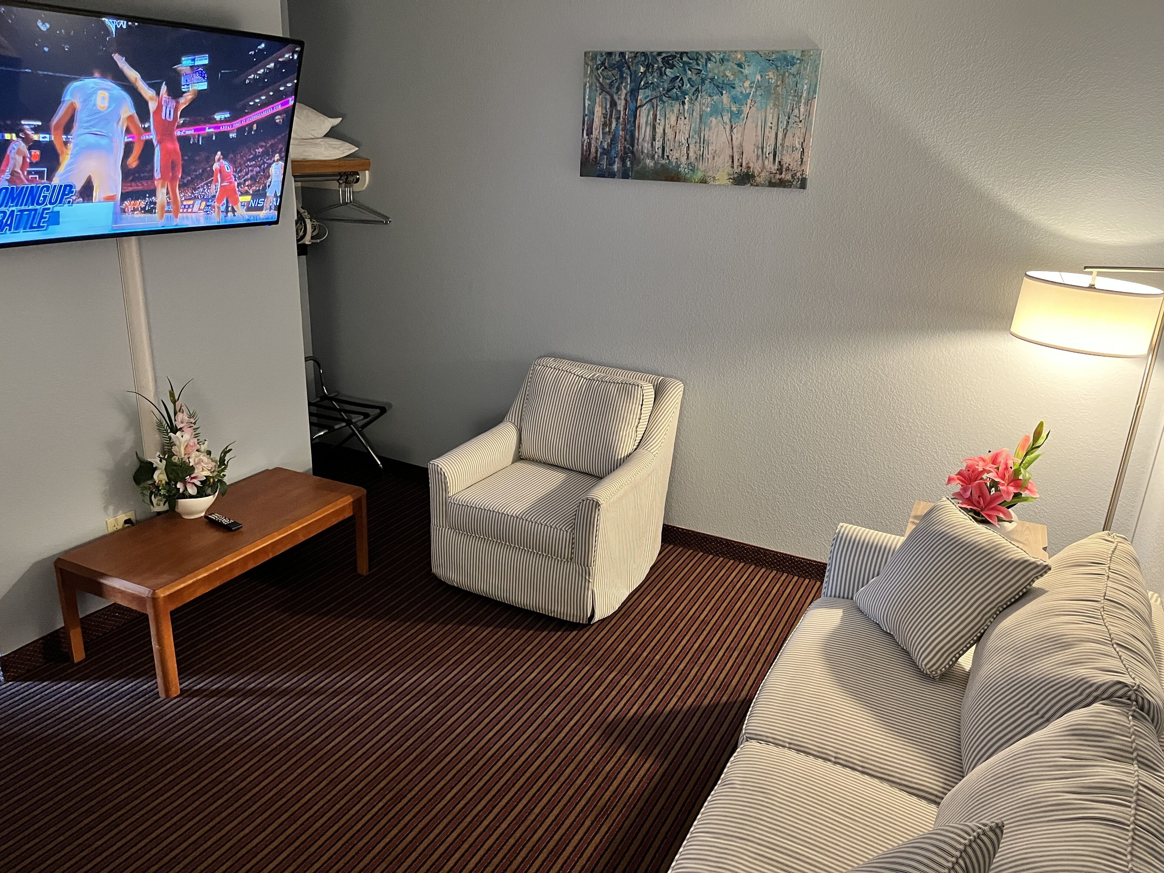 premier suite, 1 king bed with sofa bed, non smoking, hot tub | 1 bedroom, down duvets, pillow-top beds, desk