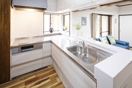 Home | Private kitchen. Wave House Kujukuri Fujishita