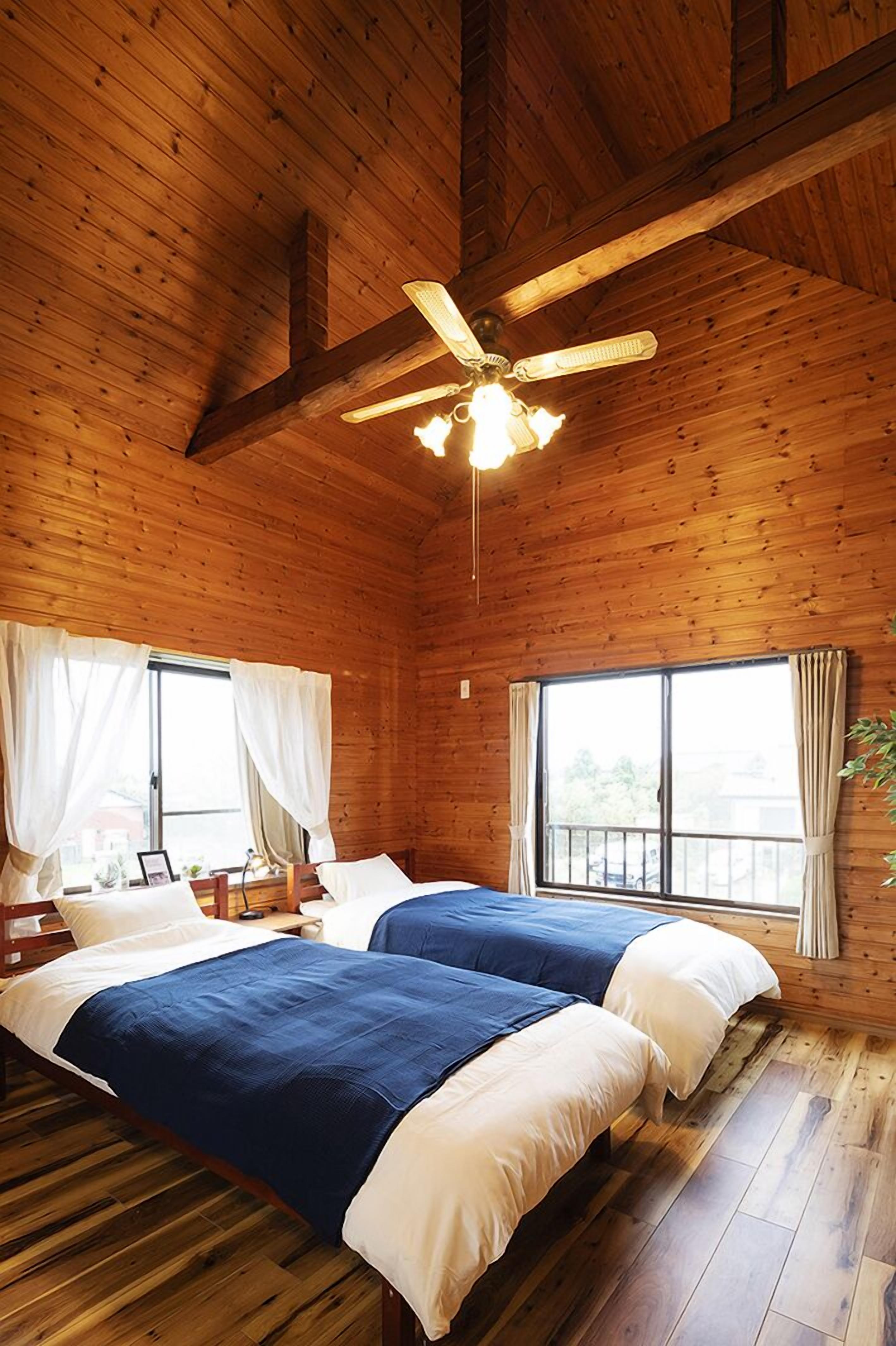 Home | 2 bedrooms, desk, iron/ironing board, free WiFi