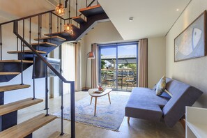 Ático Deluxe | Sala de estar | Televisión de 32 pulgadas con canales digitales