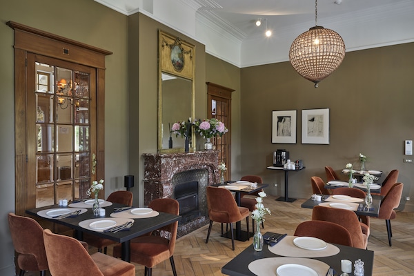 Café da manhã com buffet todos os dias (EUR 20 por pessoa)