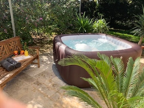 Outdoor spa tub - 50 Route du Gourdon (Cénac-et-Saint-Julien)
