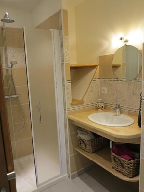Standard Room, Garden View | Bathroom - 50 Route du Gourdon (Cénac-et-Saint-Julien)