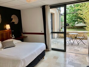 舒適雙人房, 露台, 花園景 | 熨斗/熨衫板、免費 Wi-Fi