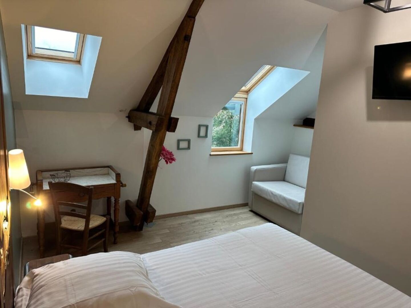 Standaard kamer, uitzicht op tuin | Een strijkplank/strijkijzer, gratis wifi