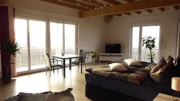 Suite, 2 chambres, vue établissement | Fer et planche à repasser, lits bébé (en supplément), Wi-Fi gratuit