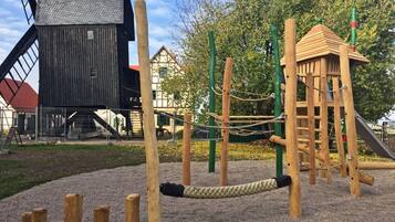 Children’s play area – outdoor