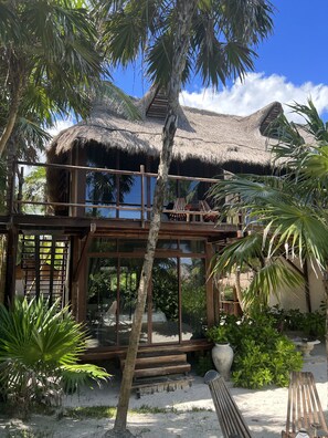 Egyptian cotton sheets, premium bedding, down comforters, pillowtop beds - Libelula Tulum Beachfront Hotel (Tulum)