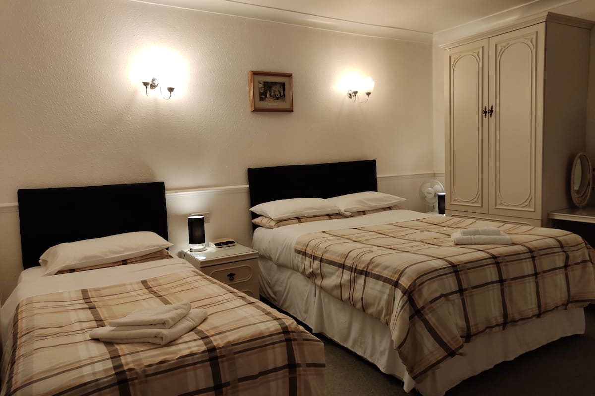 standard triple room | individually decorated, individually furnished, soundproofing