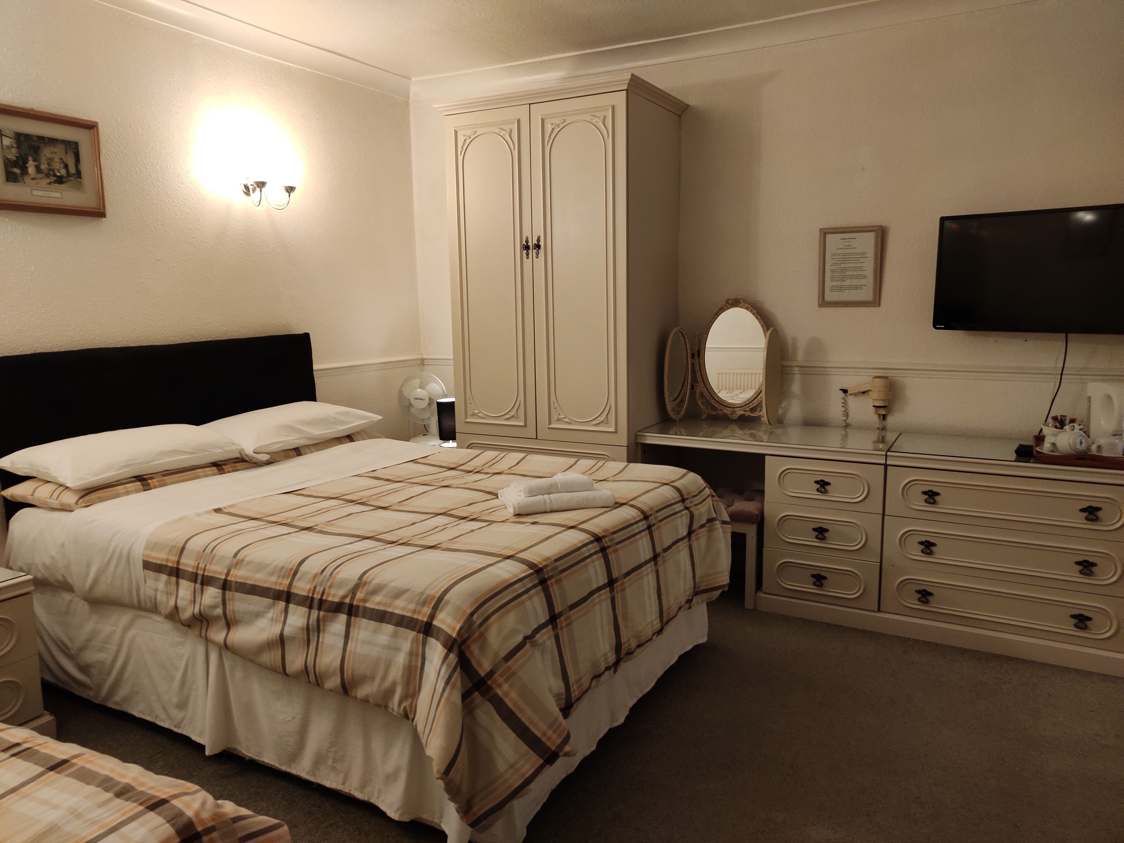 standard quadruple room | individually decorated, individually furnished, soundproofing