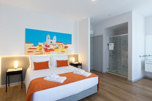 Deluxe Double Room (Room 8) | Desk, soundproofing, free WiFi - Serra do Pilar Porto Suites (Vila Nova de Gaia)