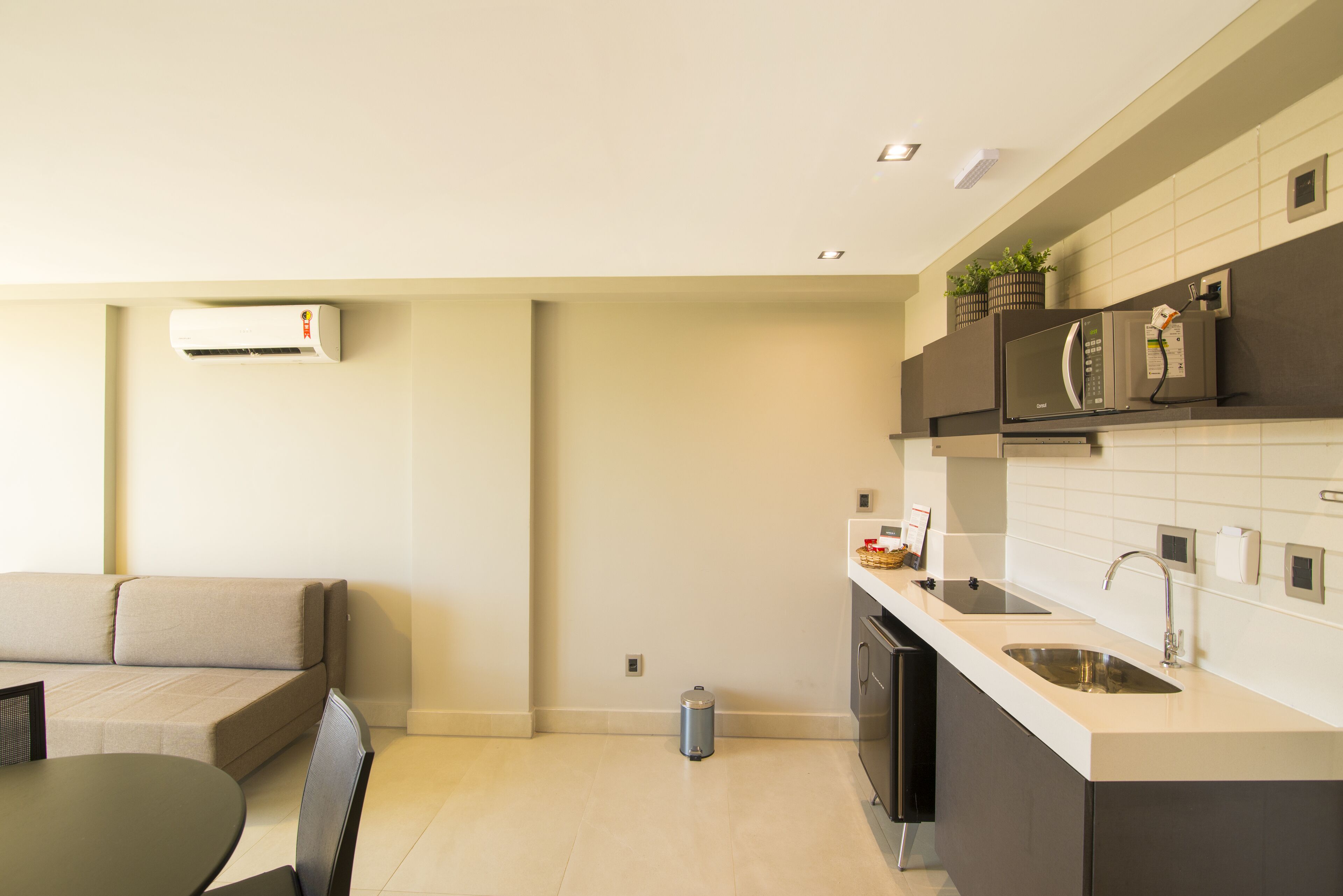 deluxe room | private kitchen | microwave