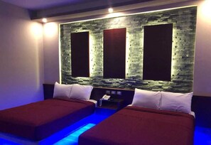 Habitación doble familiar | 1 habitación, escritorio, insonorizaci�ón y wifi gratis 