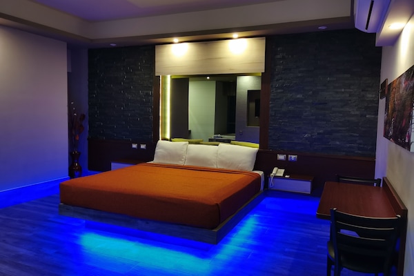 Suite, hidromasaje | 1 habitación, escritorio, insonorización y wifi gratis