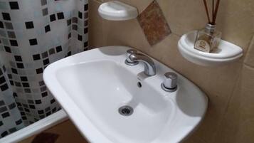 Standard Double Room | Bathroom | Shower, hair dryer, towels
