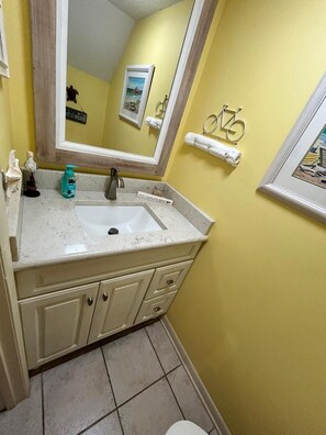 Combined shower/bathtub, hair dryer, towels, soap