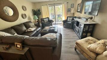 TV connectée, lecteur de DVD, livres, imprimantes