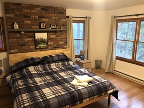 4 bedrooms, iron/ironing board, free WiFi, bed sheets