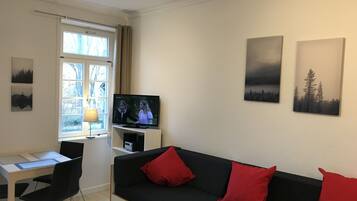 Fernseher, DVD-Player, Stereoanlage