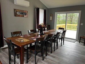 Dining - Rocky Road Chalet - Masthope (Lackawaxen)