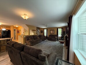 TV, fireplace, video games, Netflix - Rocky Road Chalet - Masthope (Lackawaxen)