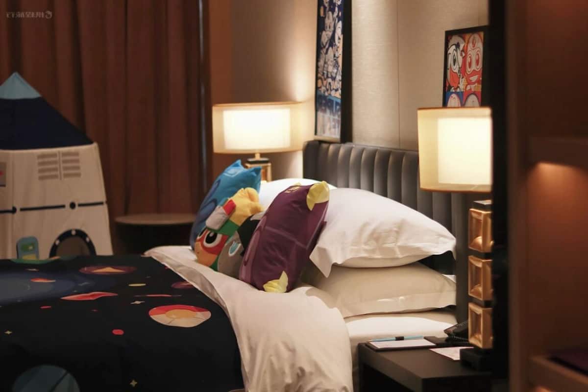 Privilege, Suite, 1 King Bed | Minibar, in-room safe, desk, soundproofing