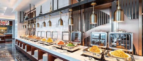 Frühstück und Mittagessen