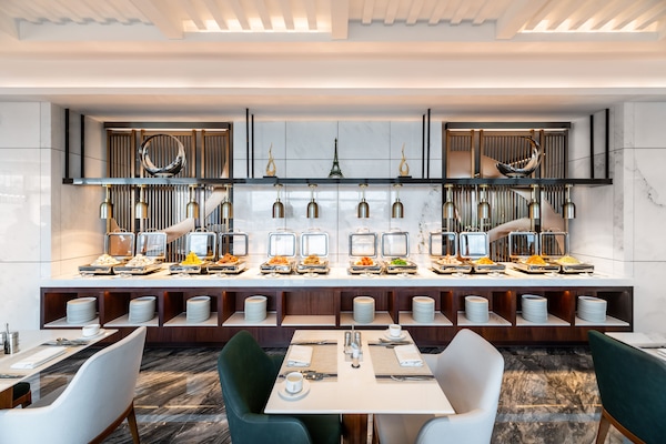 Daily buffet breakfast for a fee