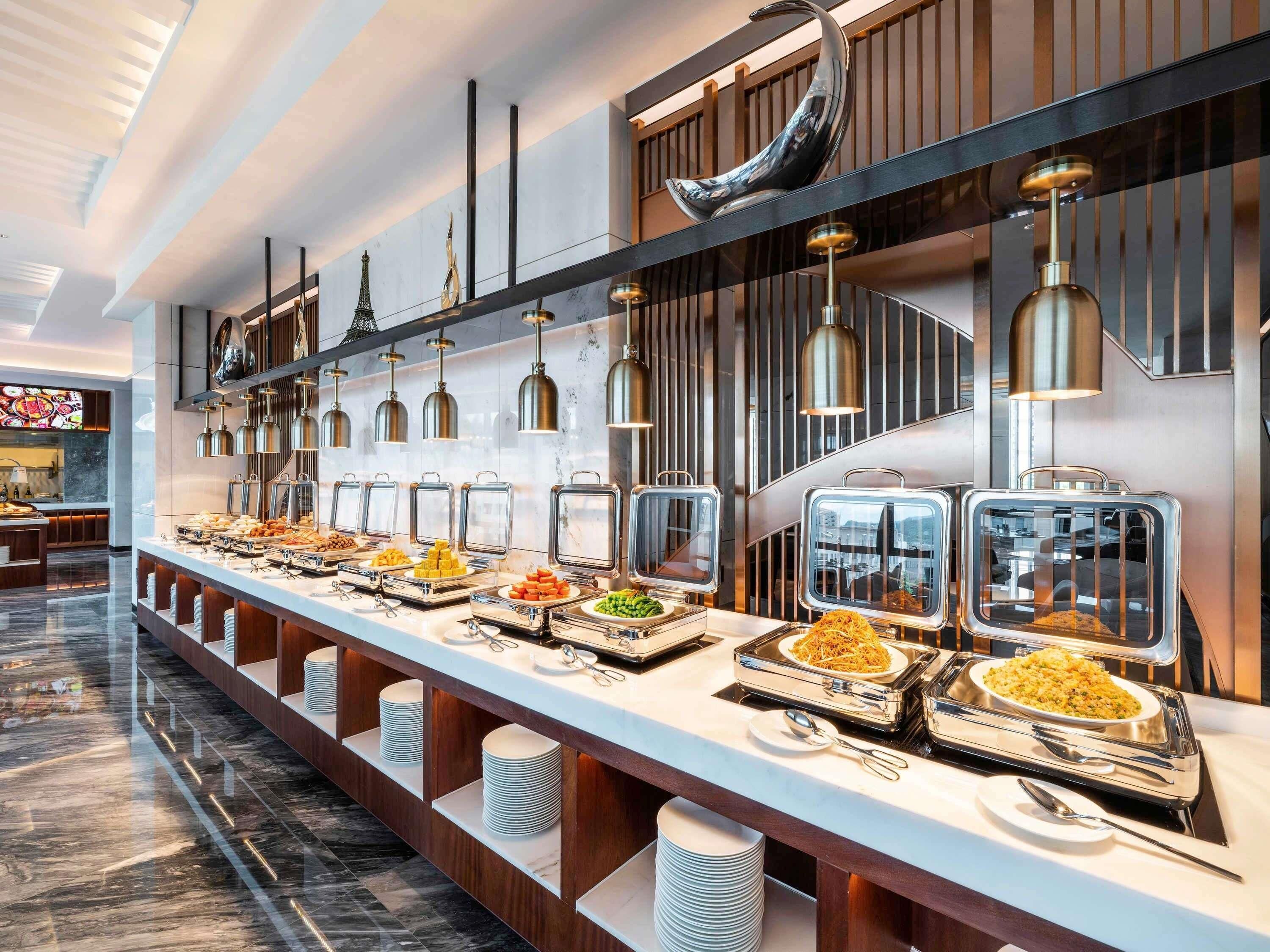 Der serveres morgenmad og frokost