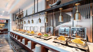 Breakfast and lunch served