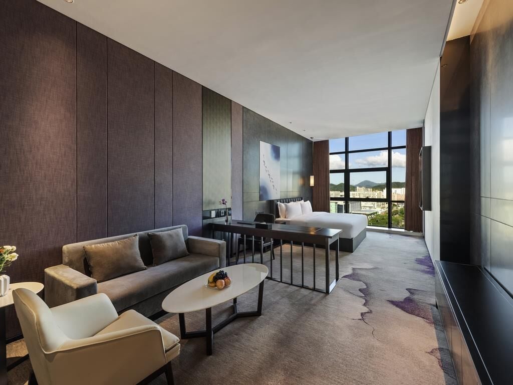 Privilege, Room, 1 King Bed | Minibar, in-room safe, desk, soundproofing