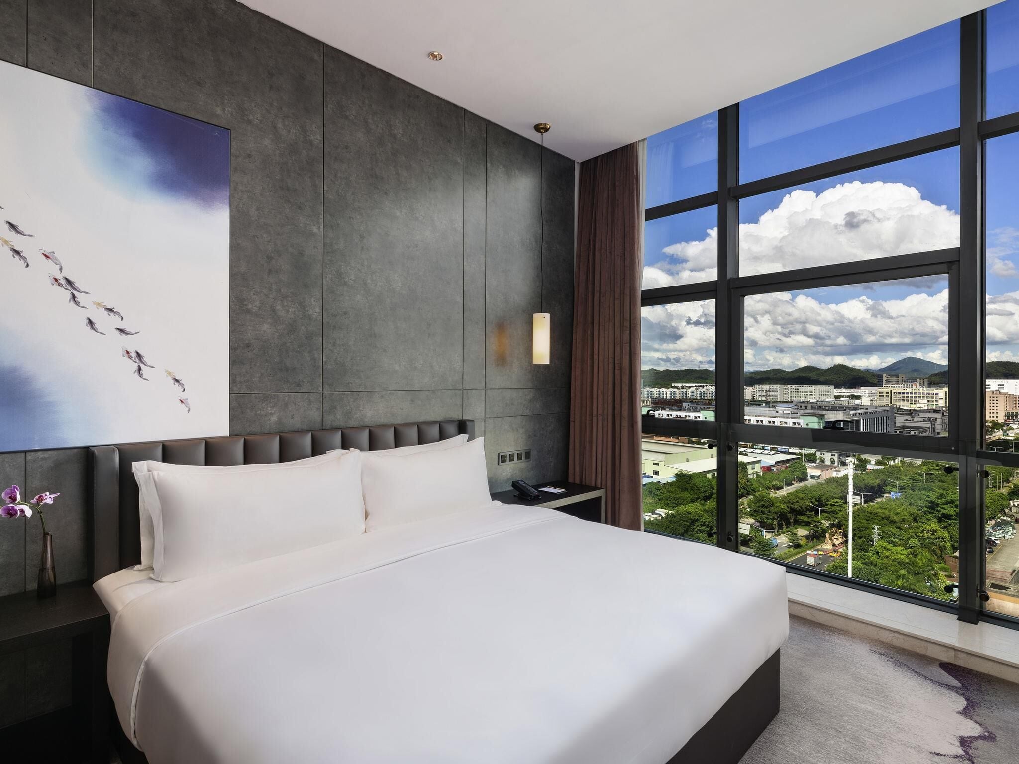 Deluxe Room, 1 King Bed | Minibar, in-room safe, desk, soundproofing