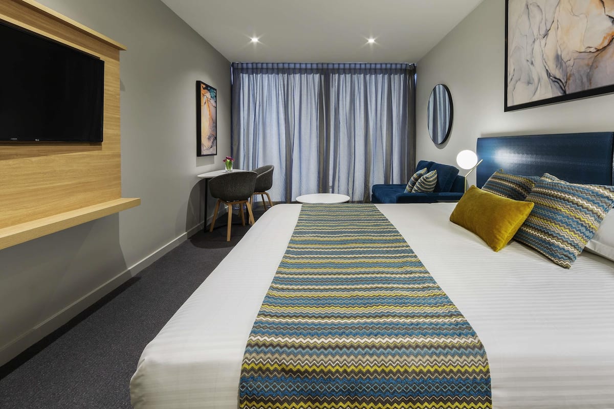 Superior Room, 1 King Bed | Hypo-allergenic bedding, pillowtop beds, minibar, in-room safe