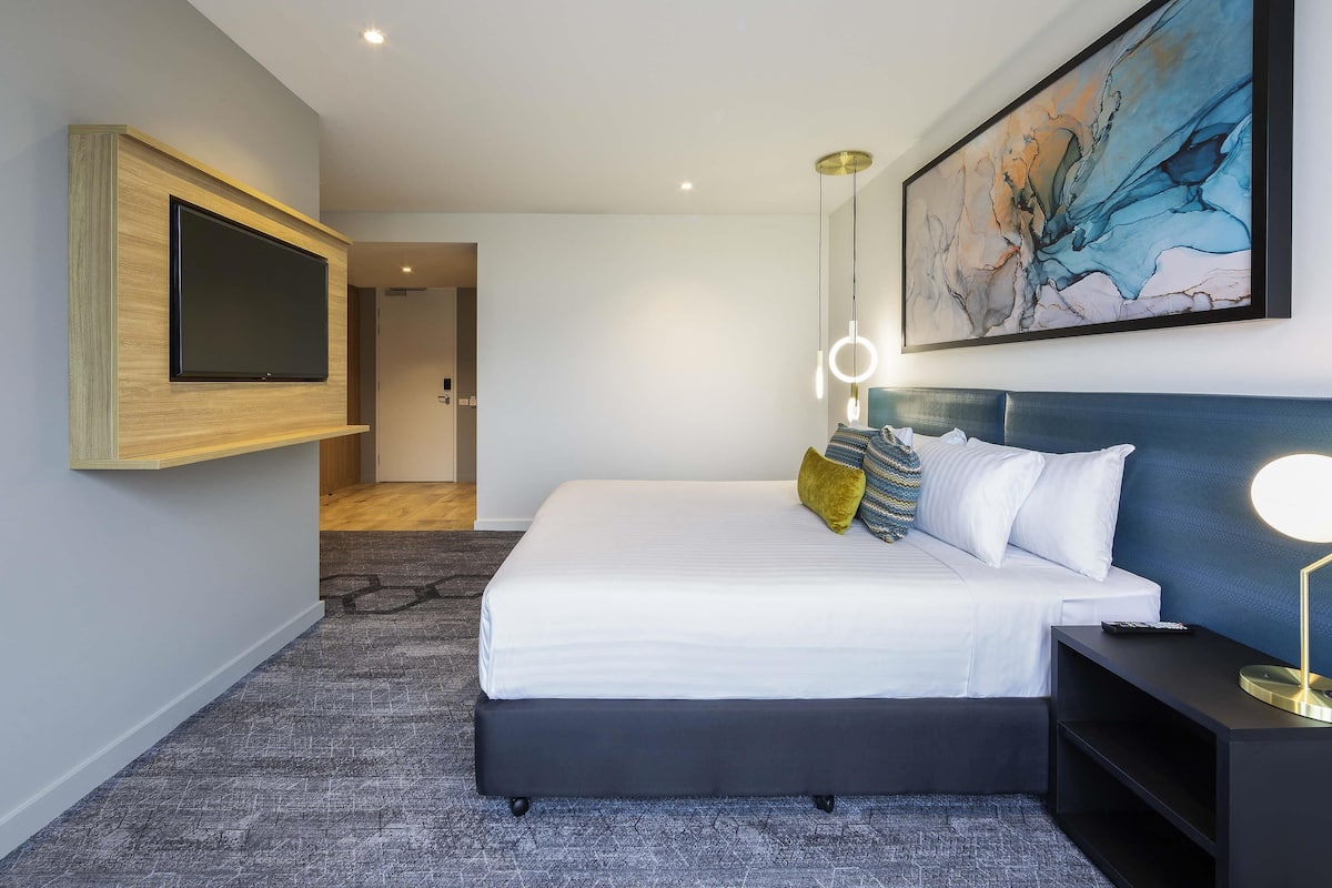 Hypo-allergenic bedding, pillowtop beds, minibar, in-room safe