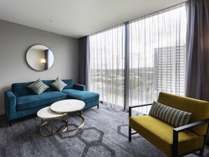 Studio Eksekutif, 1 Tempat Tidur King dengan tempat tidur Sofa, bathtub | Seprai antialergi, bantalan ekstra lembut, minibar, dan brankas