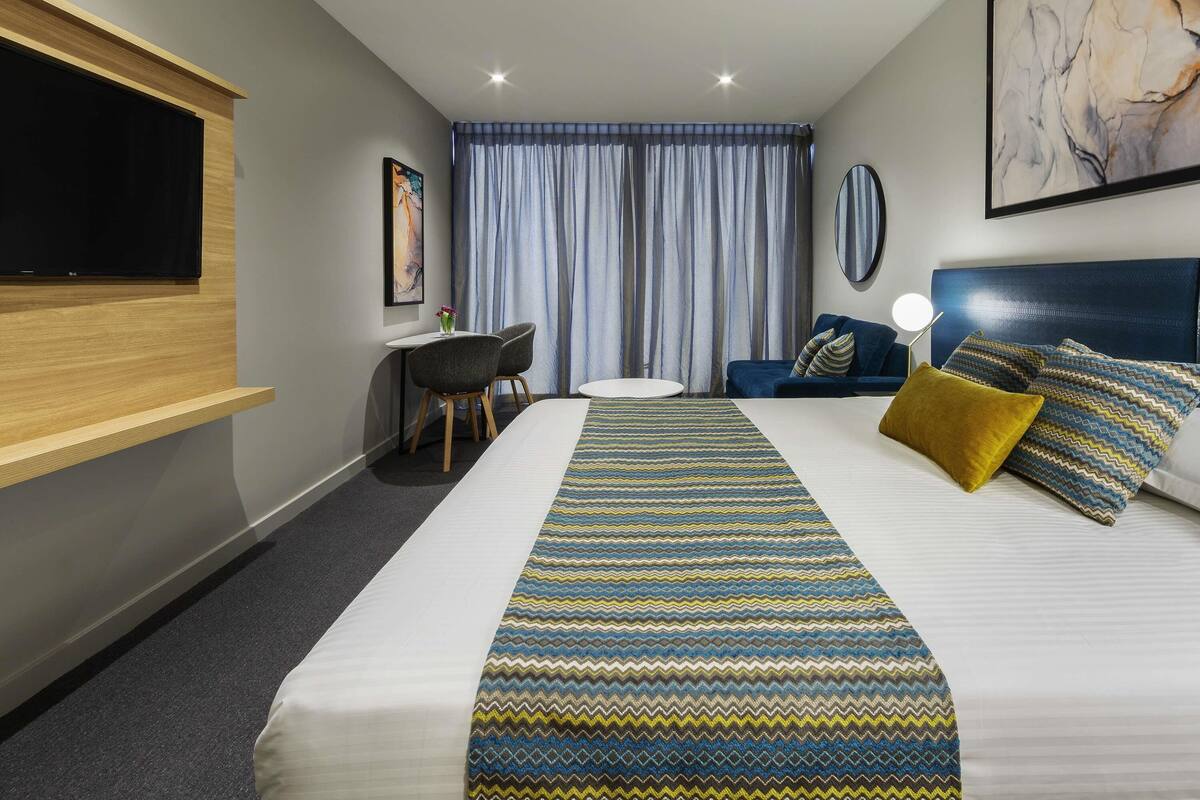 Superior Room, 1 King Bed | Hypo-allergenic bedding, pillowtop beds, minibar, in-room safe