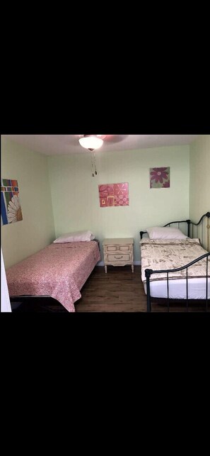 2 soverom, strykejern/-brett, wi-fi og sengetøy