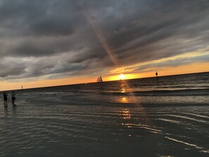 Beach - A cozy, lovely, remodeled, peaceful destination. (Clearwater beach)