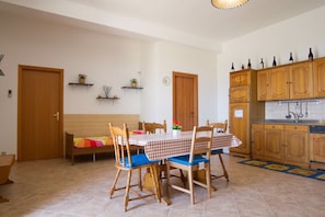 Apartment, 1 Schlafzimmer, Meerblick (Alba) | Eigene Küche | Großer Kühlschrank, Mikrowelle, Ofen, Herdplatte