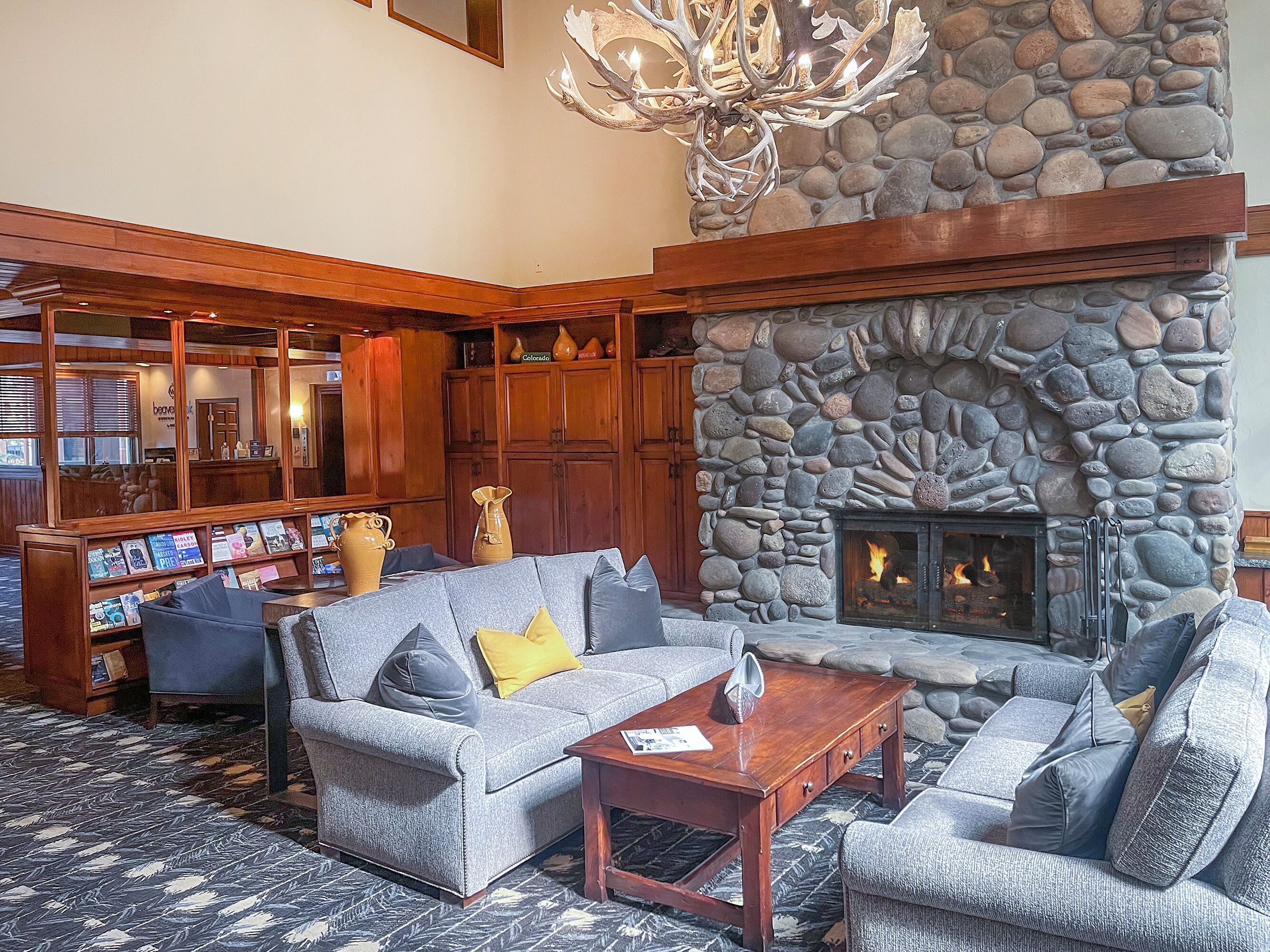 Highlands Lodge #107- Best Location For Ski School! - Avon, CO