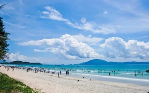 Beach nearby, white sand, beach cabanas, sun loungers