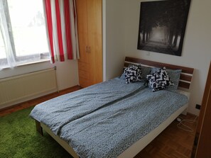 3 chambres, fer et planche Ă repasser, Wi-Fi, draps fournis