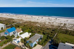 On the beach - Sea Glass Cottage: An Oceanfront Experience (St. Augustine)